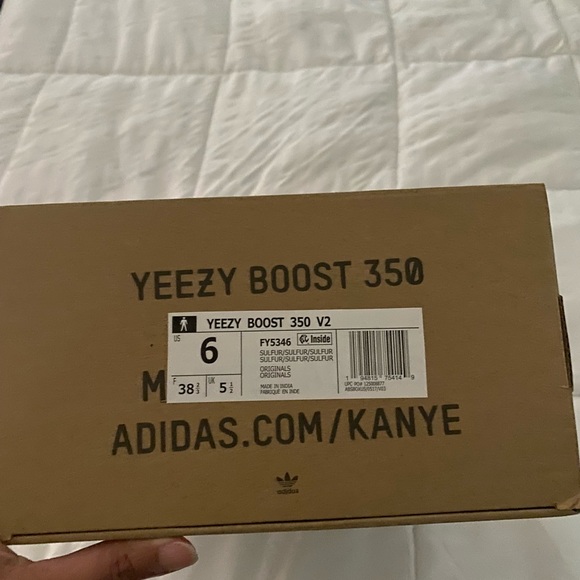 350 Yeezy Boost - Picture 2 of 6
